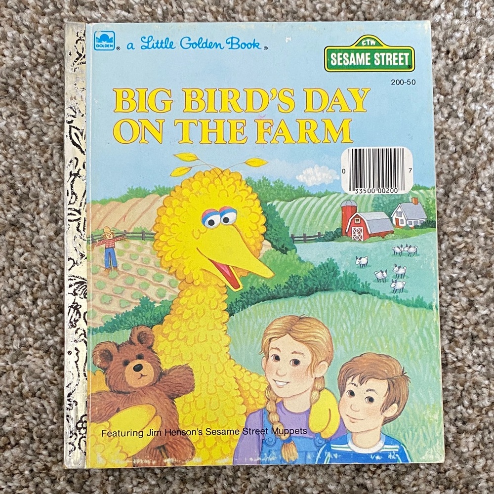 📚 Sesame Street Big Bird's Farm Adventure Book - Yellow and Blue